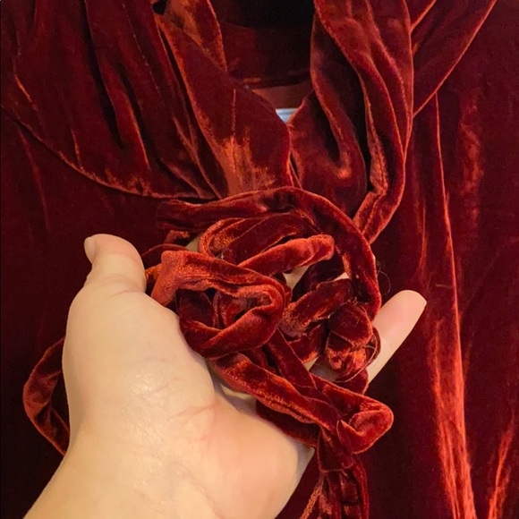 BEAUTIFUL RED VELVET CROPPED SWEATER - Picture 2 of 3